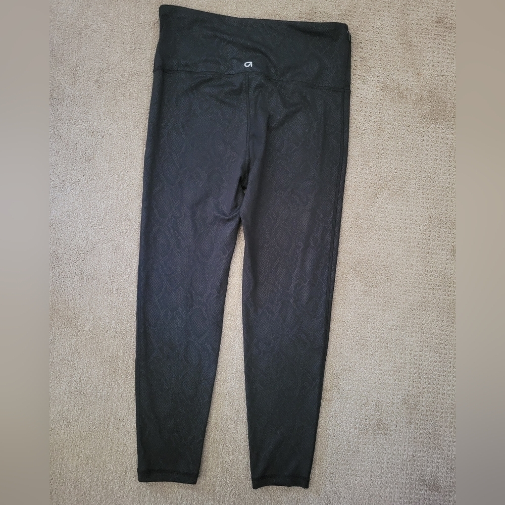 Gap Fit Eclipse Black Snakeskin Side Zipper High Waisted Legging - Picture 2 of 12